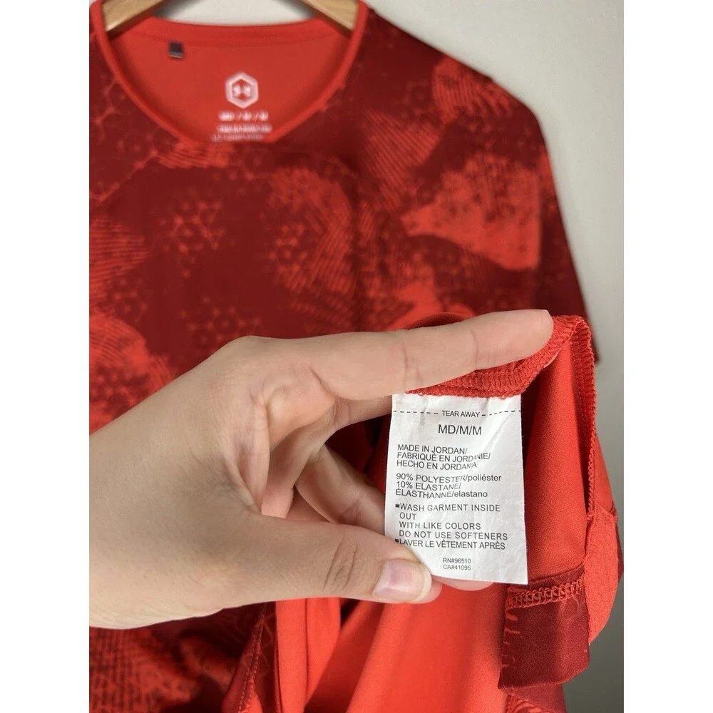 Under Armour HeatGear Mens Medium Red Rush Short Sleeve Athletic Top Gym Shirt